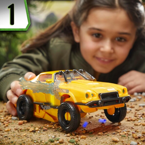 Transformers Bumblebee Rise of the Beasts l’eroe Autobot ritorna in azione