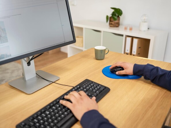 Tappetino mouse ergonomico Trust blu con poggiapolso in gel