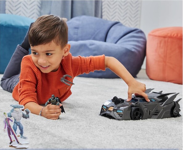 Batmobile Offroad con Figura di Batman potenza e azione a Gotham City