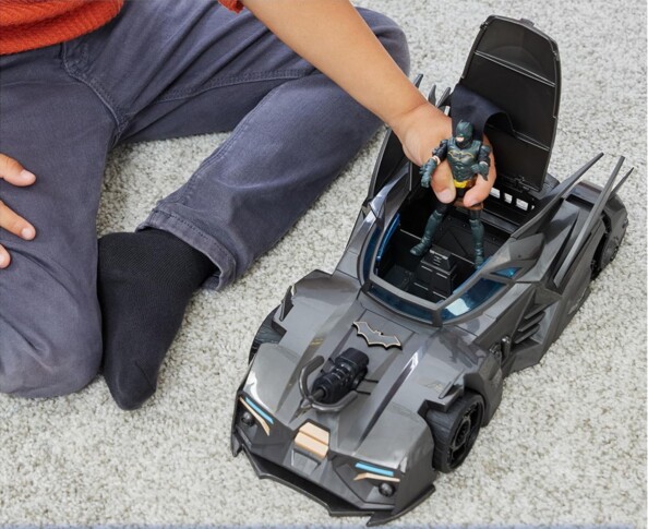 Batmobile Offroad con Figura di Batman potenza e azione a Gotham City
