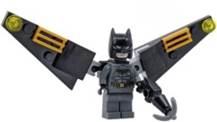 Batman Rebirth con jetpack alato